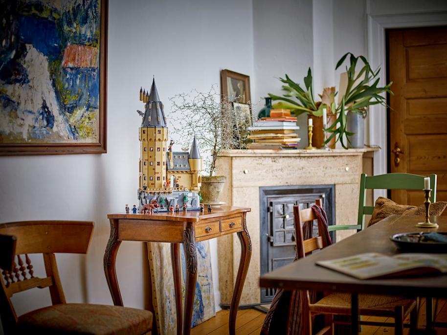 LEGO-Harry-Potter-2025-set-hogwarts-lifestyle-hero