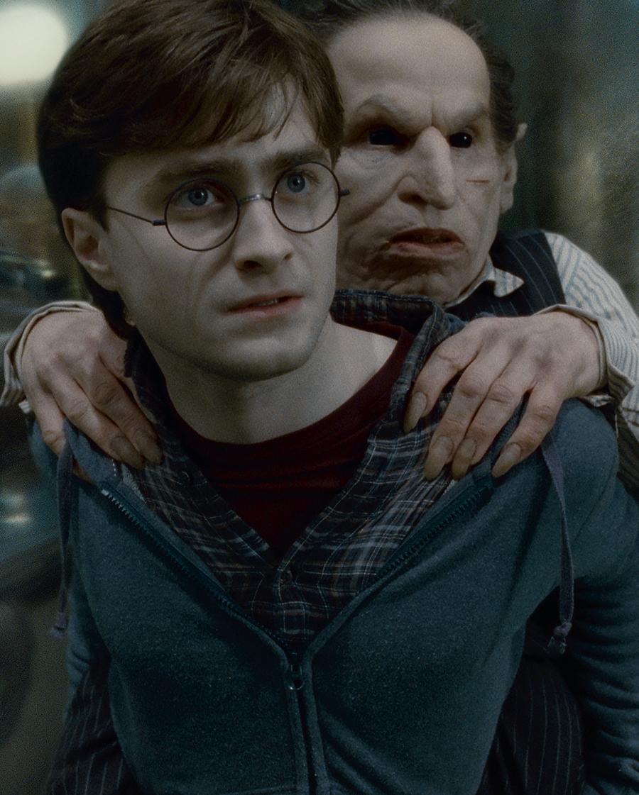 HP-F8-harry-griphook-cloak