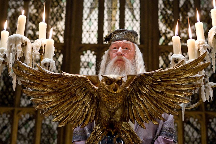 hp-f3-dumbledore-great-hall-lectern-start-of-term-web-landscape
