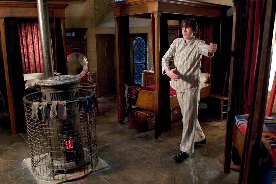 HP-F4-Neville-dancing-in-the-gryffindor-common-room-before-yule-ball