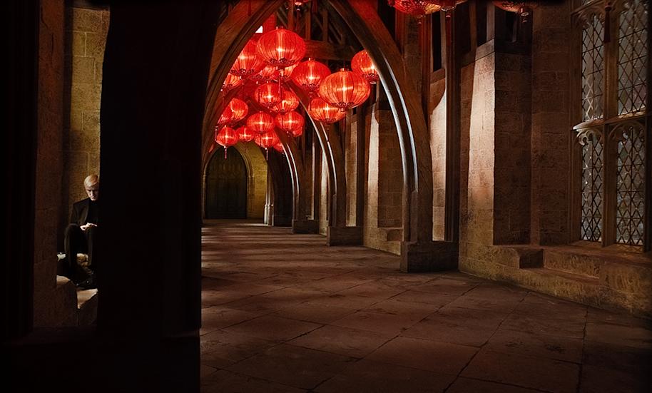 HP-f6-draco-corridor-near-slughorn-party-lanterns-web-landscape