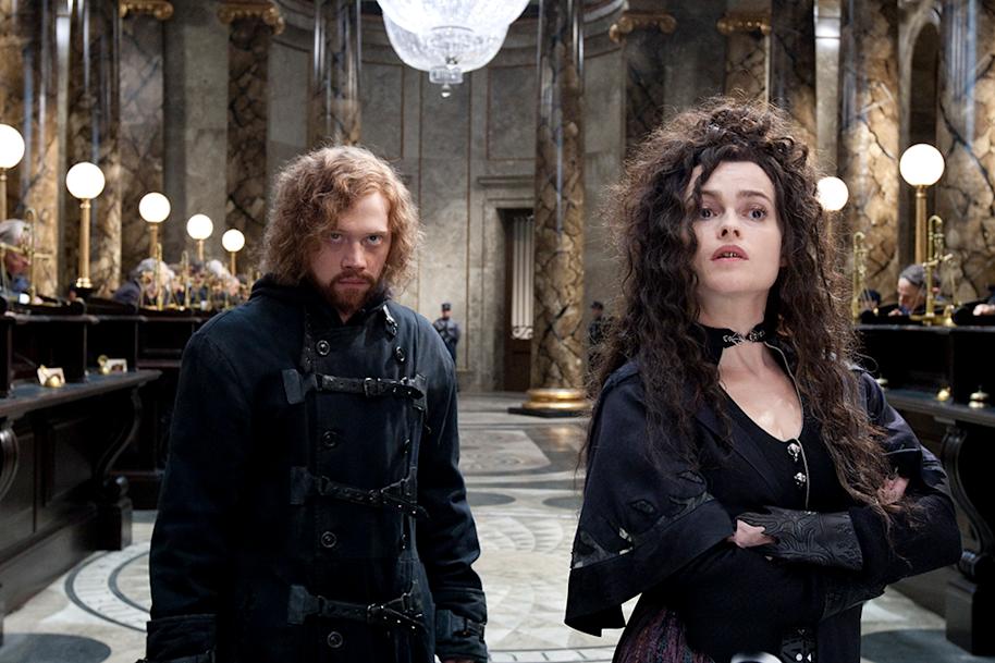 HP-F8-hermione-as-bellatrix-ron-disguised-gringotts-atrium-web-landscape