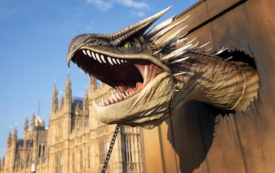 WBSTL-stunt-dragon-takeover-close-up