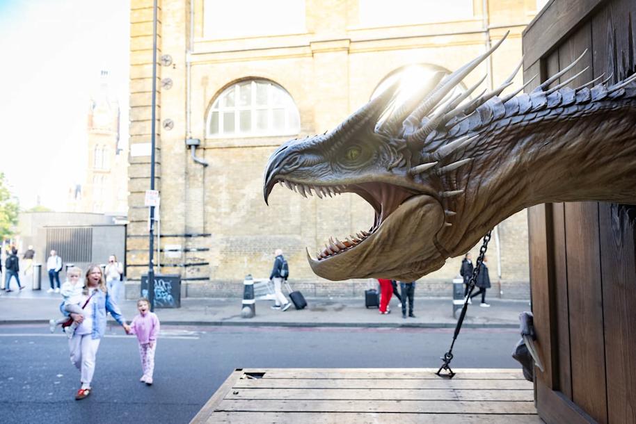 WBSTL-stunt-dragon-takeover-with-passers-by-reaction