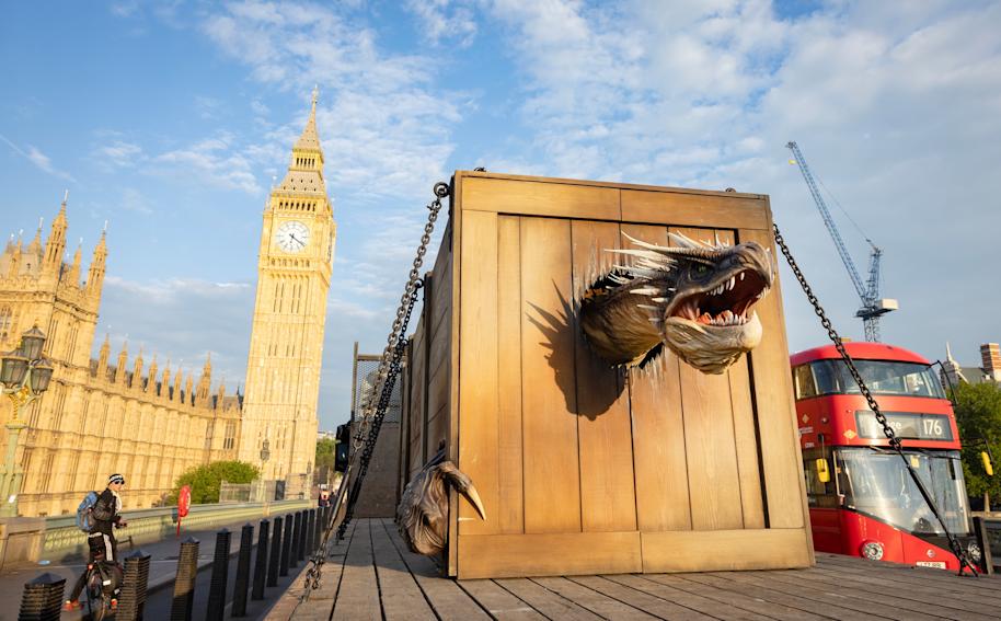 WBSTL-stunt-dragon-takeover-london-with-bus