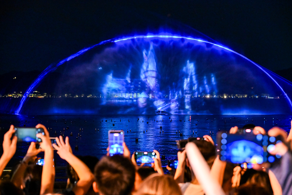 BTH-2025-global-celebrations-china-lake-hogwarts-light-show-web