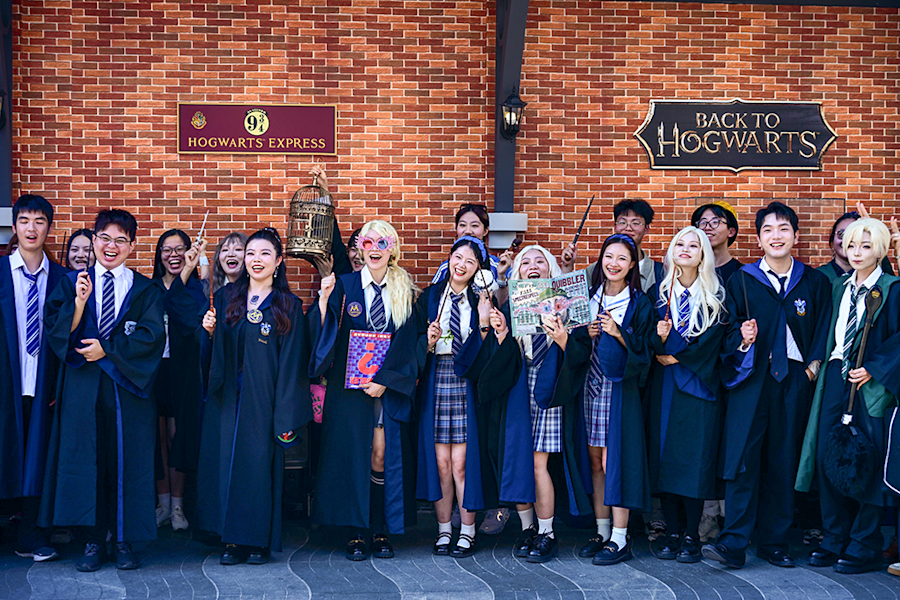 BTH-2025-global-celebrations-china-platform-nine-and-three-quarters-fans-web