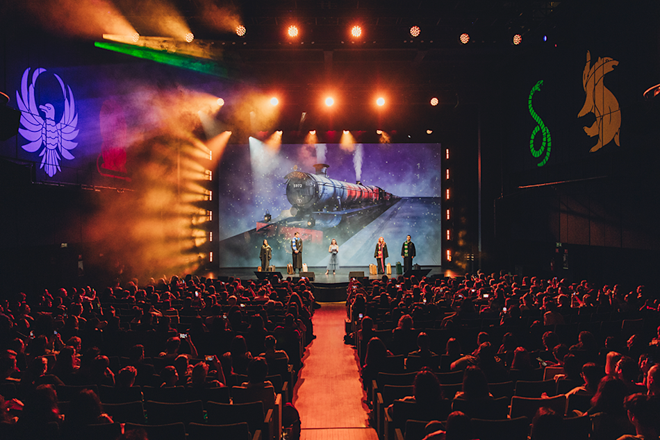 BTH-2025-global-celebrations-italy-stage-lights-hogwarts-express-web